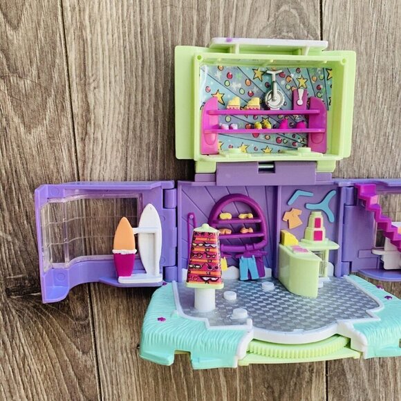 Vintage Polly Pocket Magic Movin' Sports Shop Playset (Origin, Mattel, 2000) - Picture 4 of 11